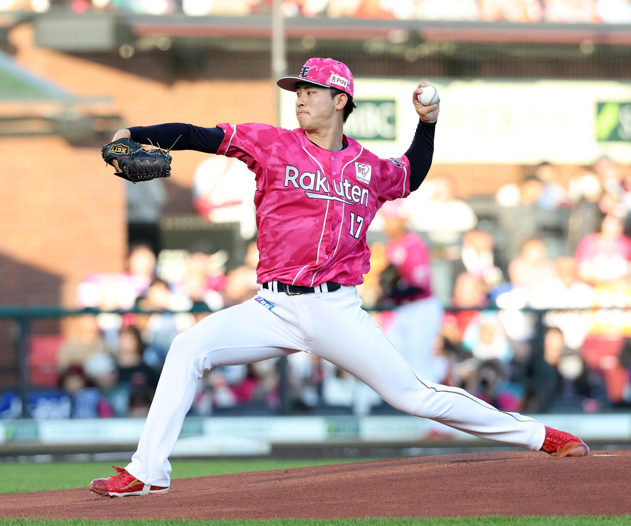 楽天対巨人　楽天先発の古謝樹（撮影・浅見桂子）