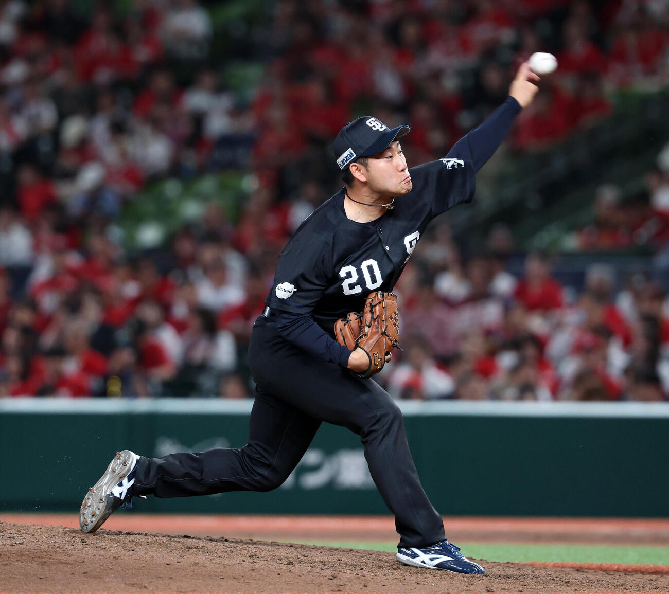 西武対広島　力投する西武3番手の岩城颯空（撮影・鈴木正人）