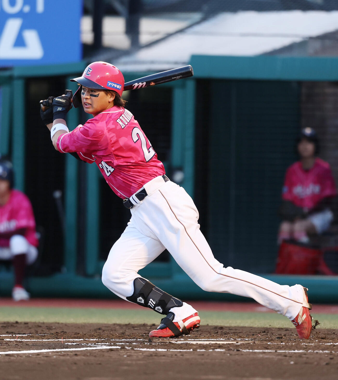 楽天対巨人　2回裏楽天無死、安打を放つ黒川史陽（撮影・増田悦実）