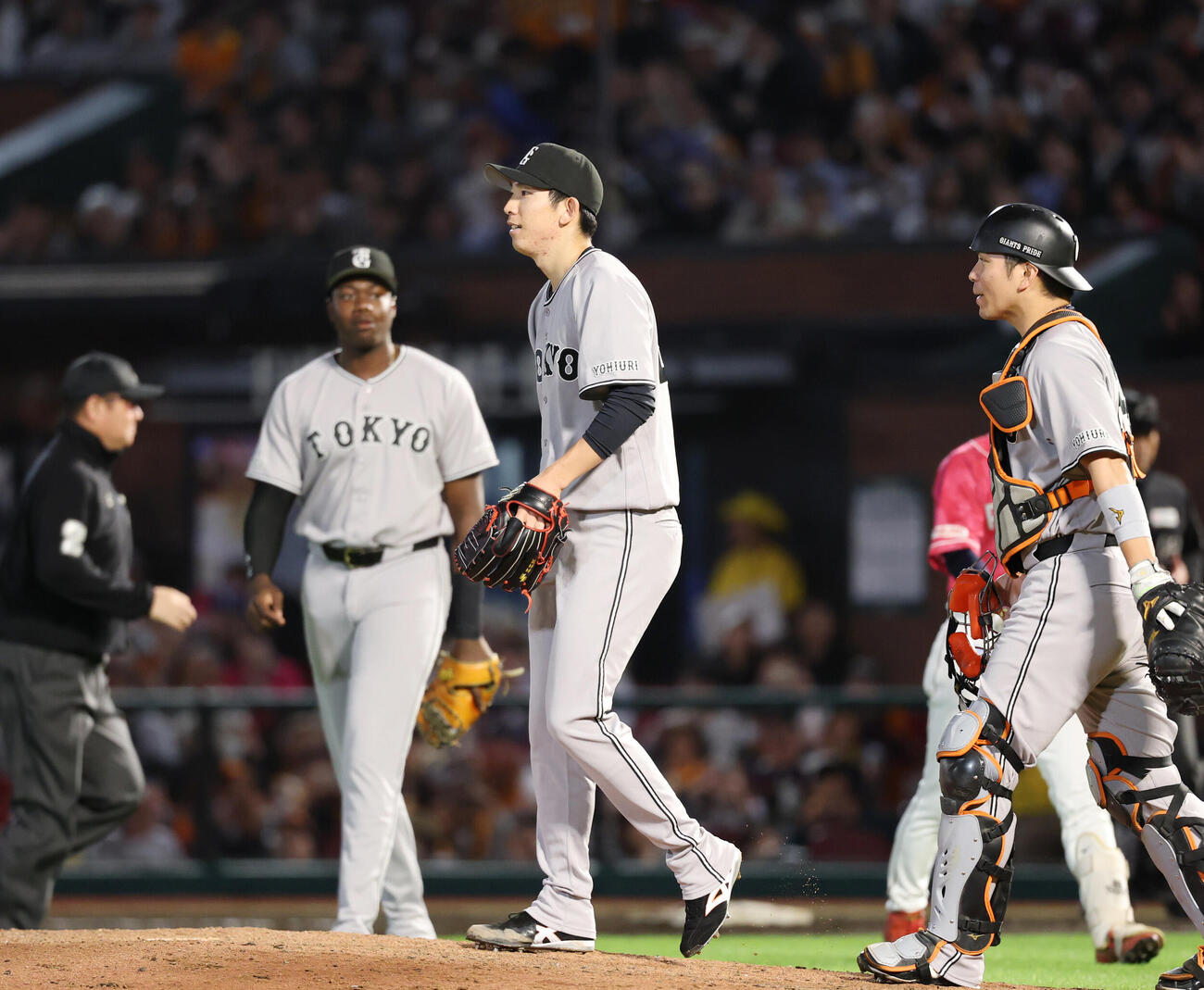 楽天対巨人　完封勝利し安心した表情を見せる戸郷翔征（撮影・増田悦実）