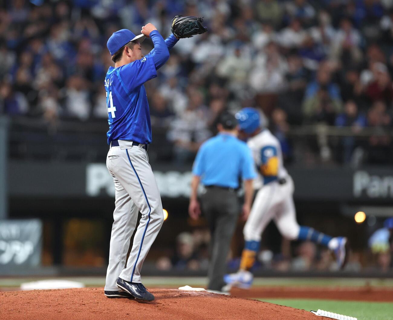 日本ハム対DeNA 5回裏日本ハム2死、水谷瞬に本塁打を浴びる石田裕太郎（撮影・黒川智章）