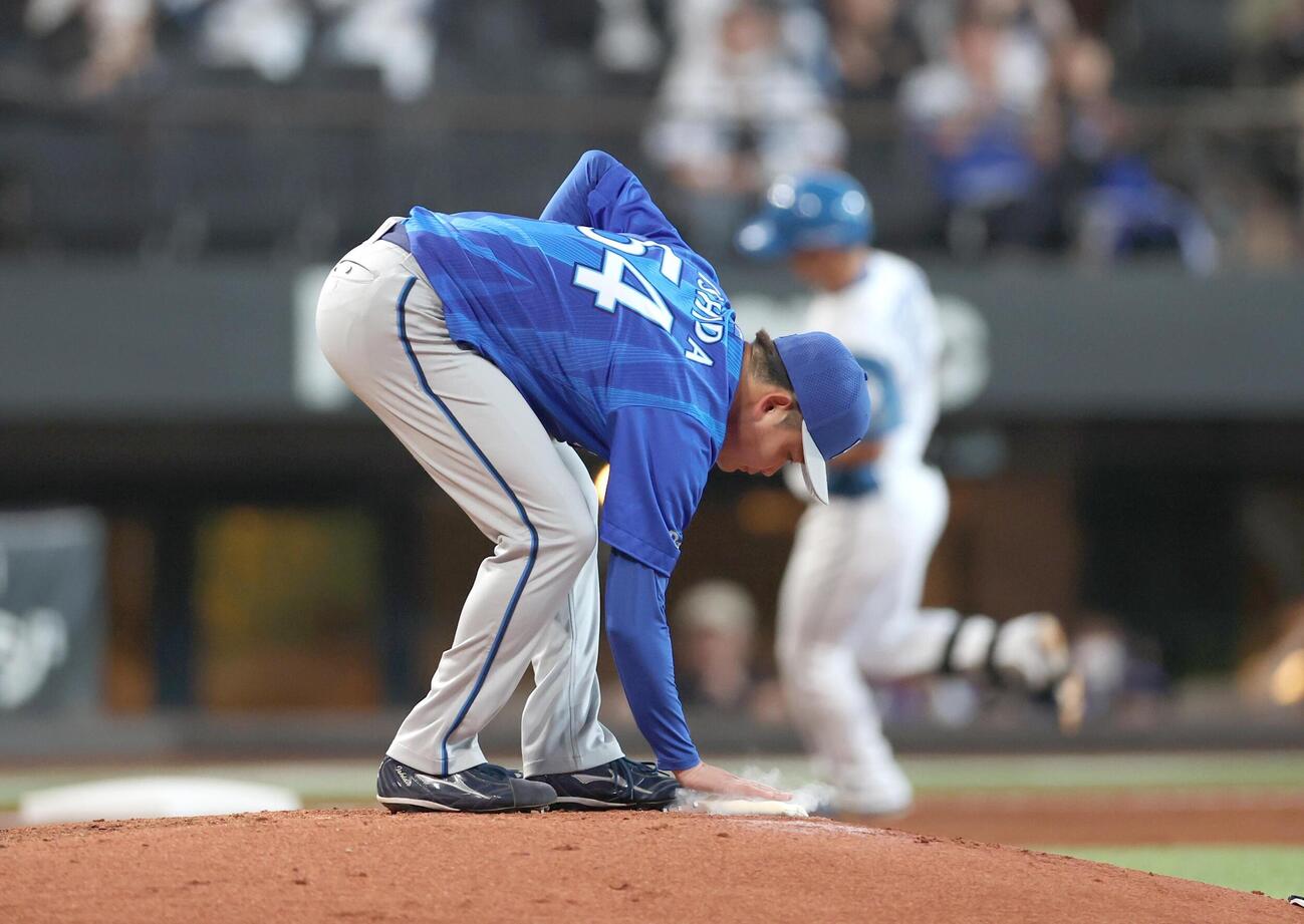 日本ハム対DeNA 3回裏日本ハム無死、大塚瑠晏に本塁打を浴びる石田裕太郎（撮影・黒川智章）