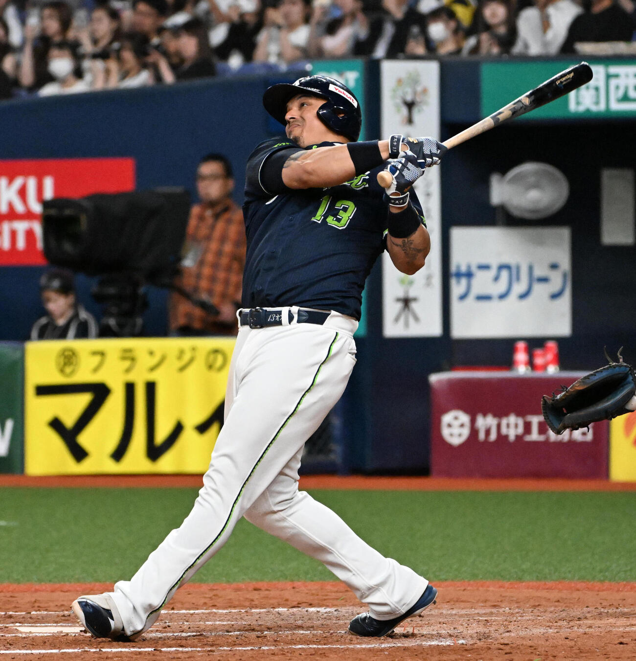オリックス対ヤクルト　9回表ヤクルト2死一塁　ホセ・オスナは2点本塁打を放つ（撮影・石井愛子）