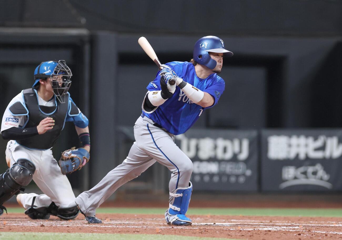 日本ハム対DeNA 5回表DeNA1死二、三塁、戸柱恭孝に二ゴロの間に三塁走者が生還（撮影・黒川智章）