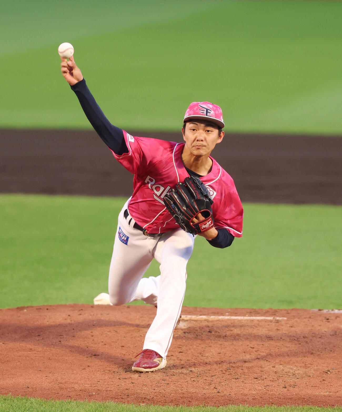 楽天対巨人　楽天2番手で登板し力投する藤原聡大（撮影・増田悦実）＝2026年6月10日