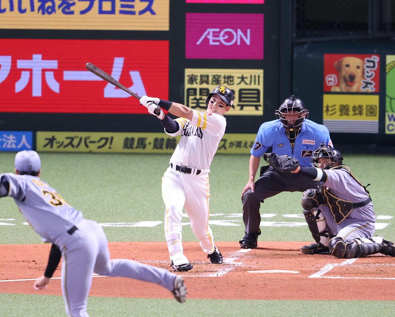 2026年6月9日、ソフトバンク対阪神　1回裏ソフトバンク2死二塁、栗原陵矢は右越えに先制2点本塁打を放つ（撮影・梅根麻紀）