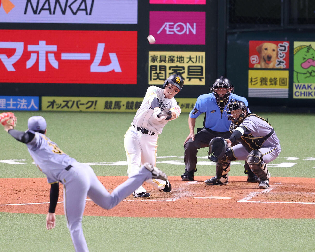 2026年6月9日、ソフトバンク対阪神　3回裏ソフトバンク2死一塁、栗原陵矢は右越えに2点本塁打を放つ（撮影・梅根麻紀）
