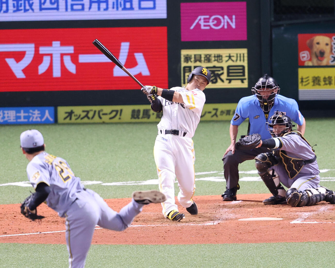 2026年6月9日、ソフトバンク対阪神　5回裏ソフトバンク無死二塁、近藤健介は右中間に2点本塁打を放つ（撮影・梅根麻紀）