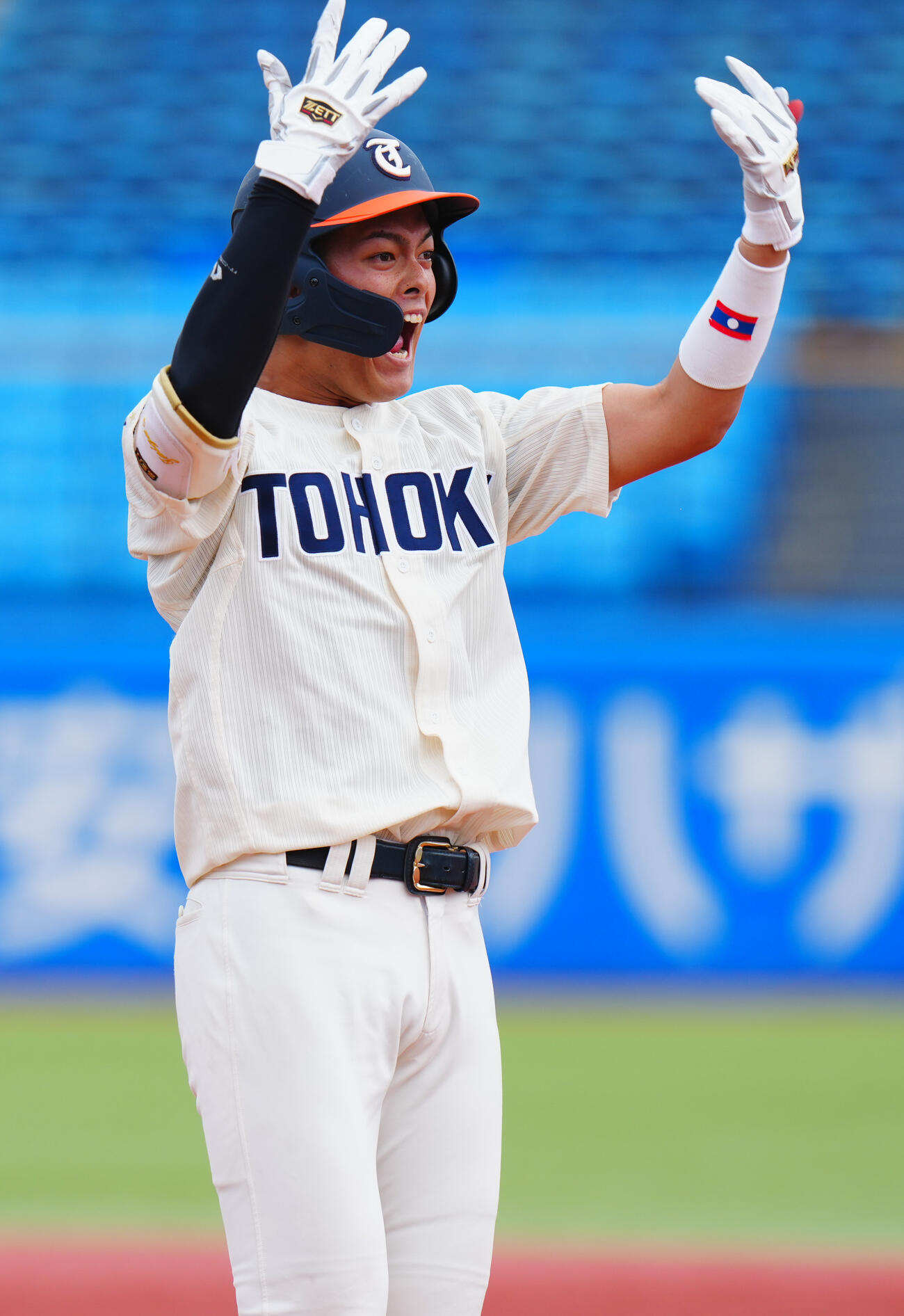 全日本大学野球選手権　準々決勝　大商大対東北福祉大　3回裏東北福祉大2死三塁、適時打を放ち雄たけびをあげる辻村大我（撮影・垰建太）