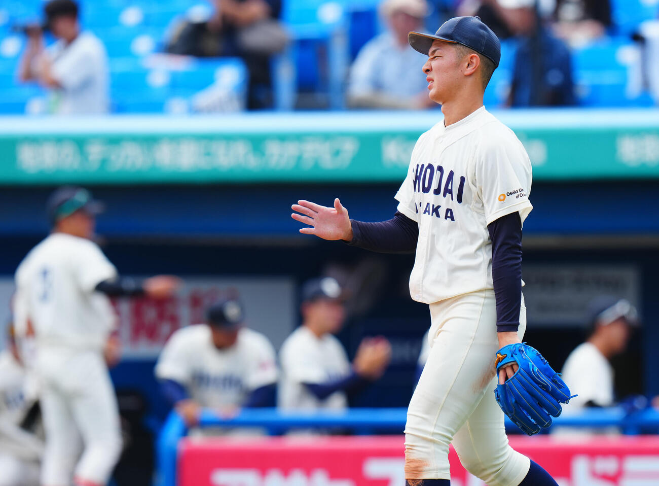 全日本大学野球選手権　準々決勝　大商大対東北福祉大　1回裏東北福祉大2死一、二塁、佐藤悠太に先制適時打を許し悔しげな中山優月（撮影・垰建太）