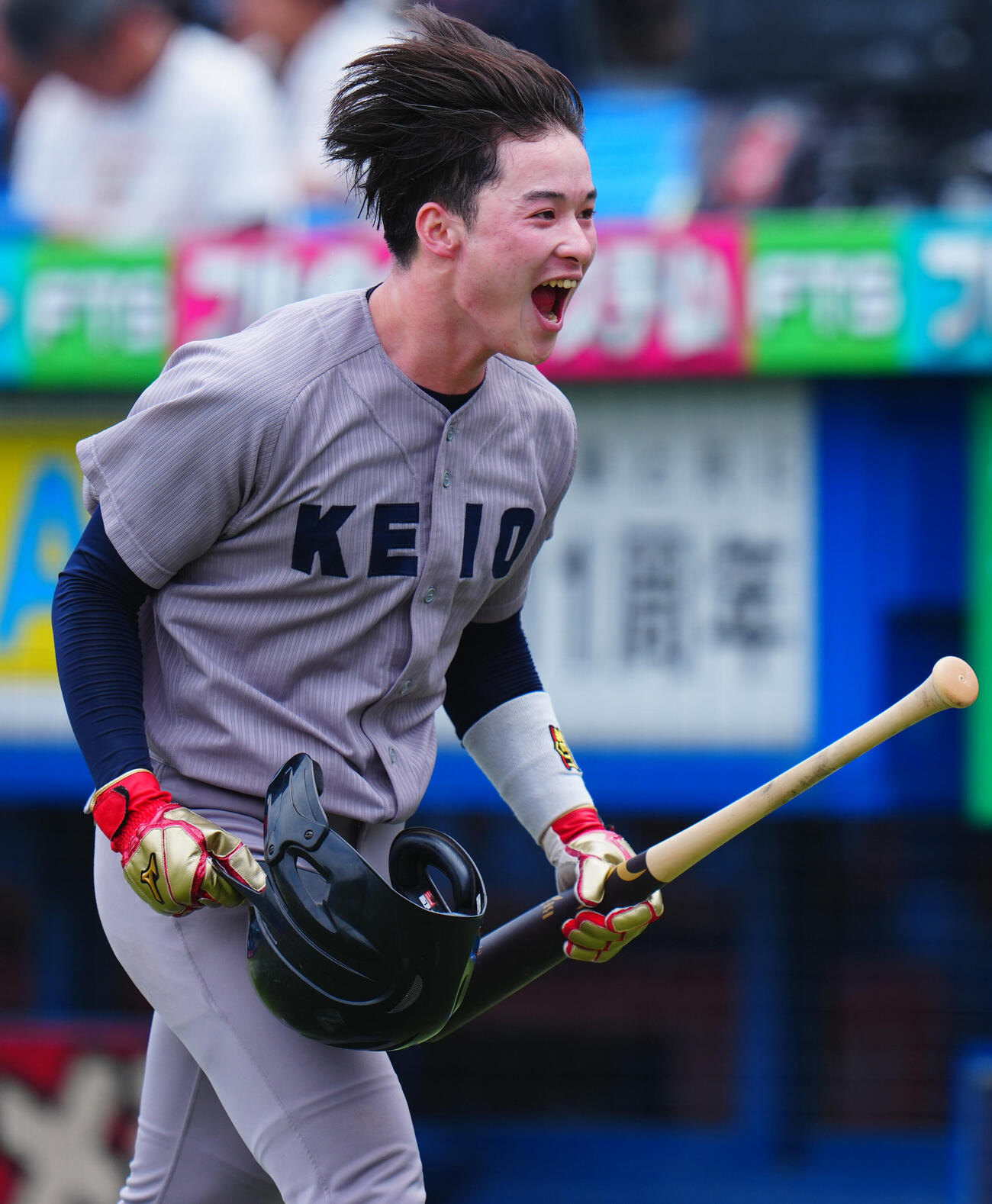 全日本大学野球選手権　準々決勝　日体大対慶大　1回裏慶大2死三塁、今津慶介の先制適時二塁打で生還し雄たけびをあげる丸田湊斗（撮影・垰建太）
