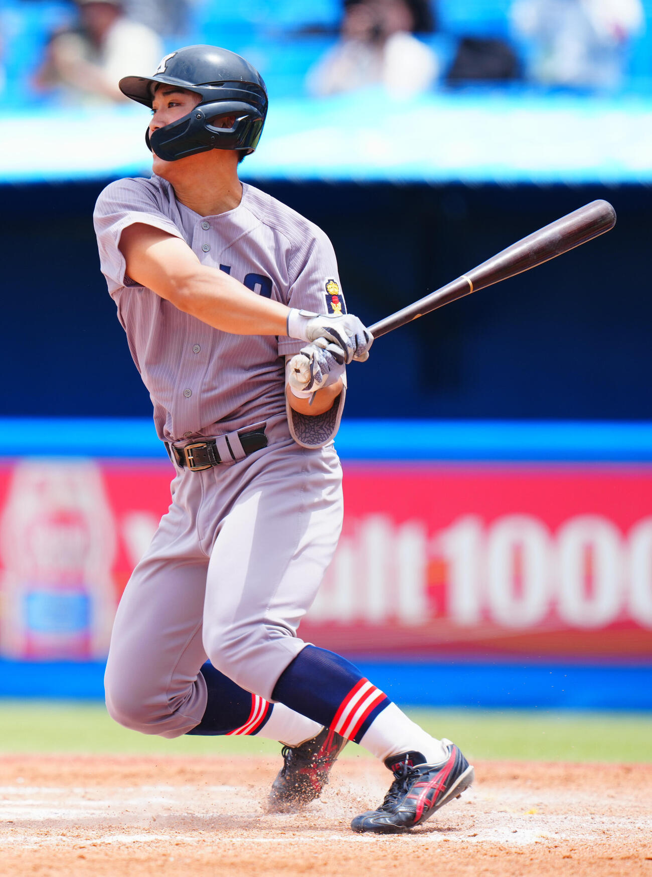 全日本大学野球選手権　準々決勝　日体大対慶大　1回裏慶大2死二塁、左前打を放つ一宮知樹（撮影・垰建太）