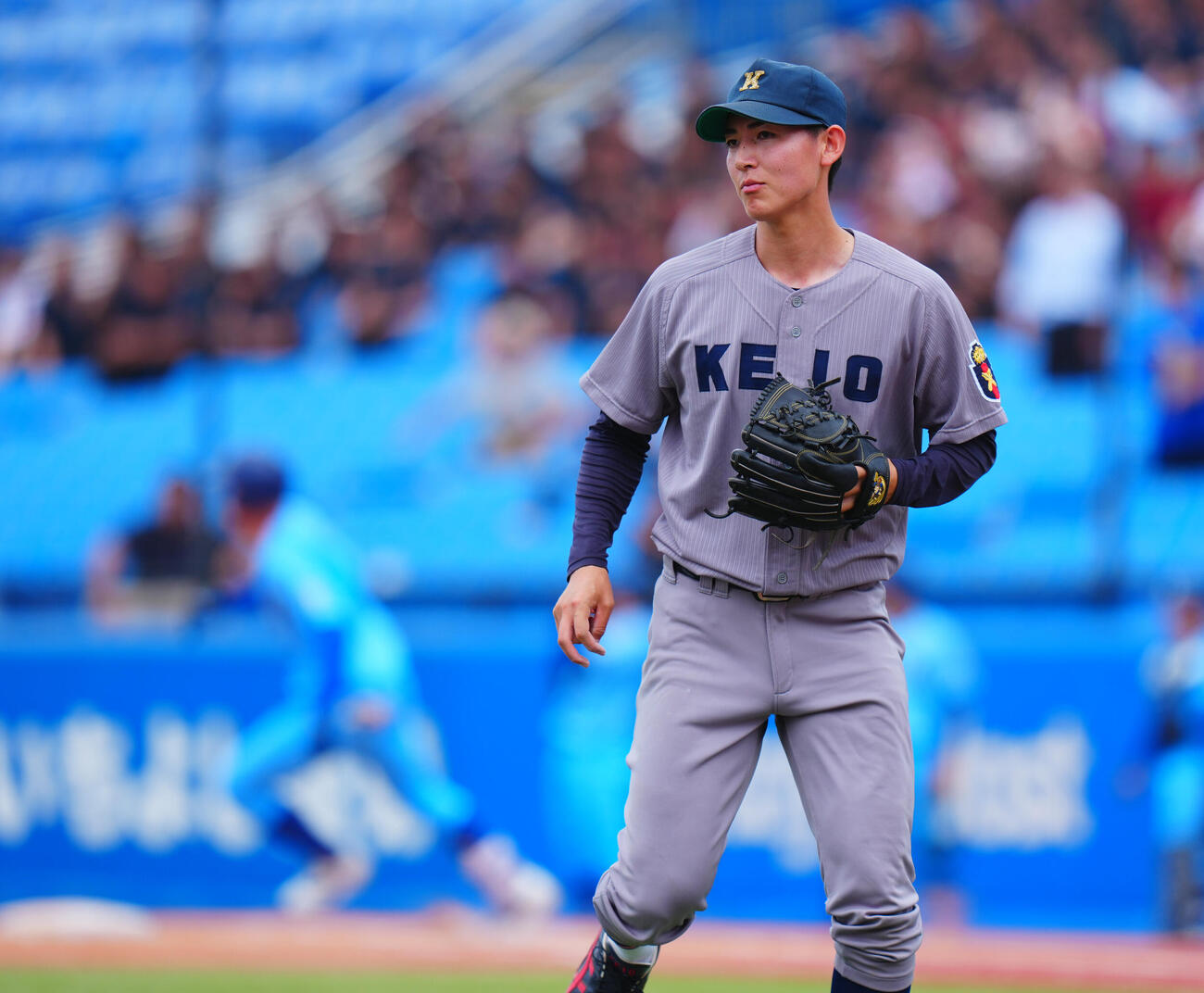 全日本大学野球選手権　準々決勝　日体大対慶大　5回表日体大2死一、二塁、高橋賢臣（左）に適時打を許す沖村要（撮影・垰建太）