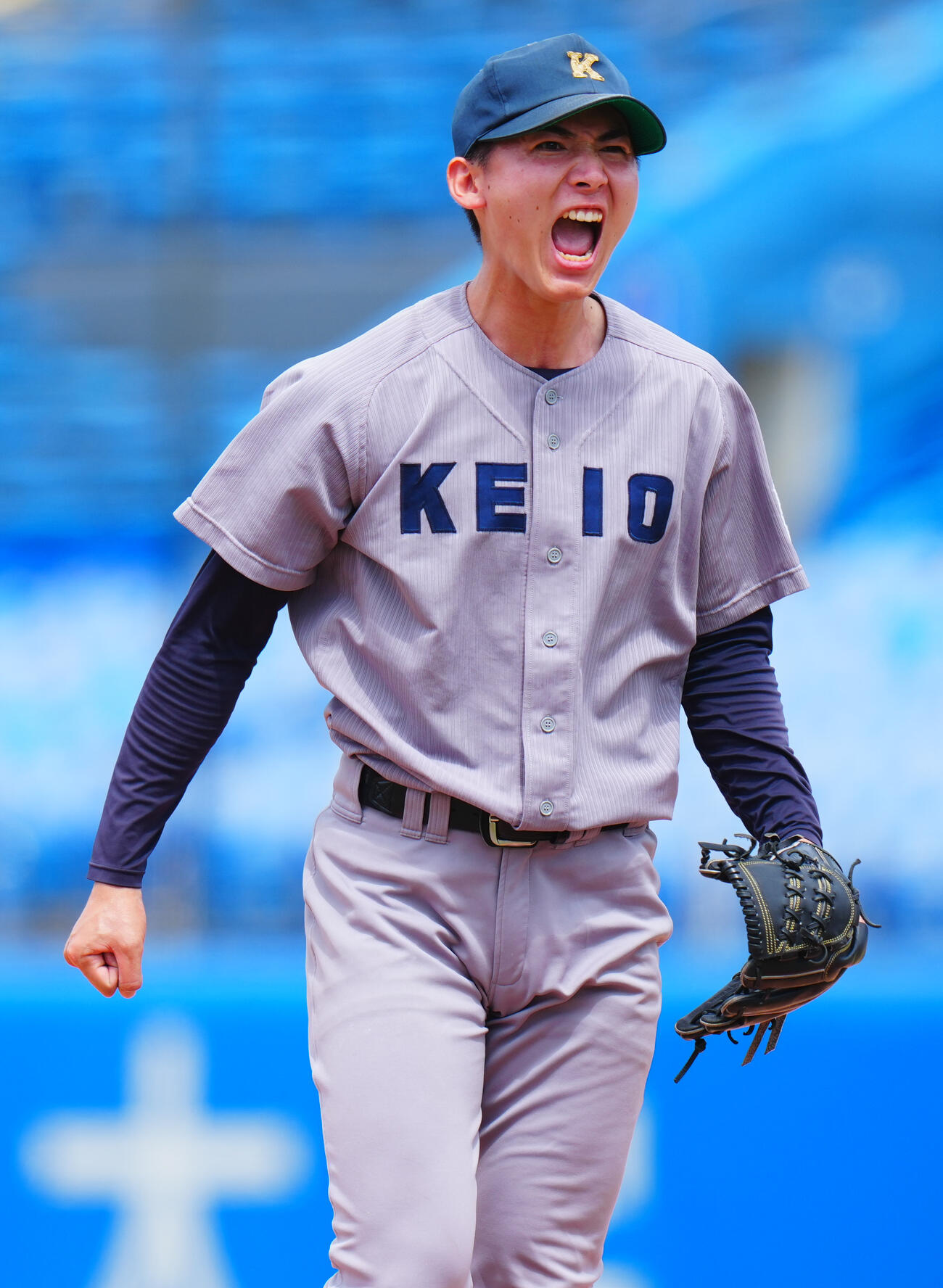 全日本大学野球選手権　準々決勝　日体大対慶大　6回表日体大の攻撃を無失点に抑え雄たけびをあげる慶大・沖村要（撮影・垰建太）