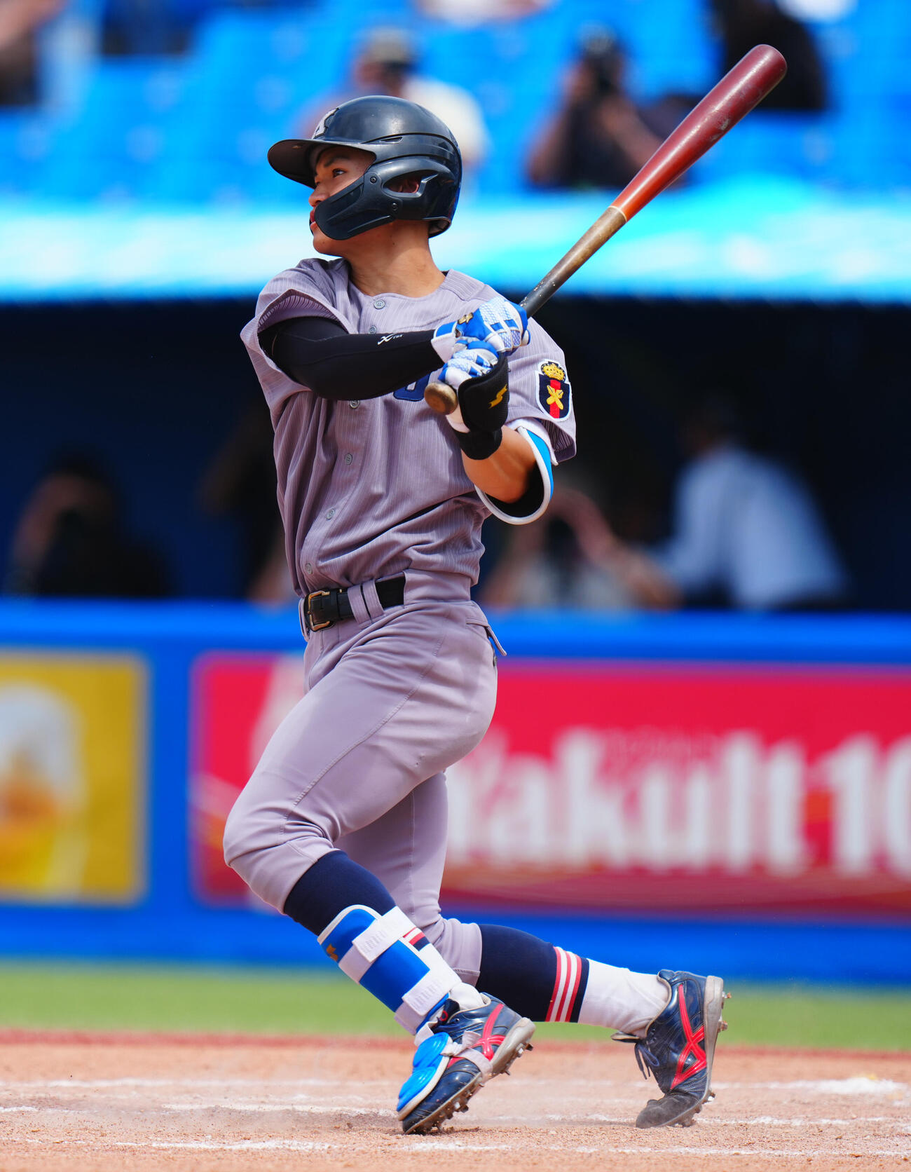全日本大学野球選手権　準々決勝　日体大対慶大　6回裏慶大1死一、三塁、適時打を放つ林純司（撮影・垰建太）
