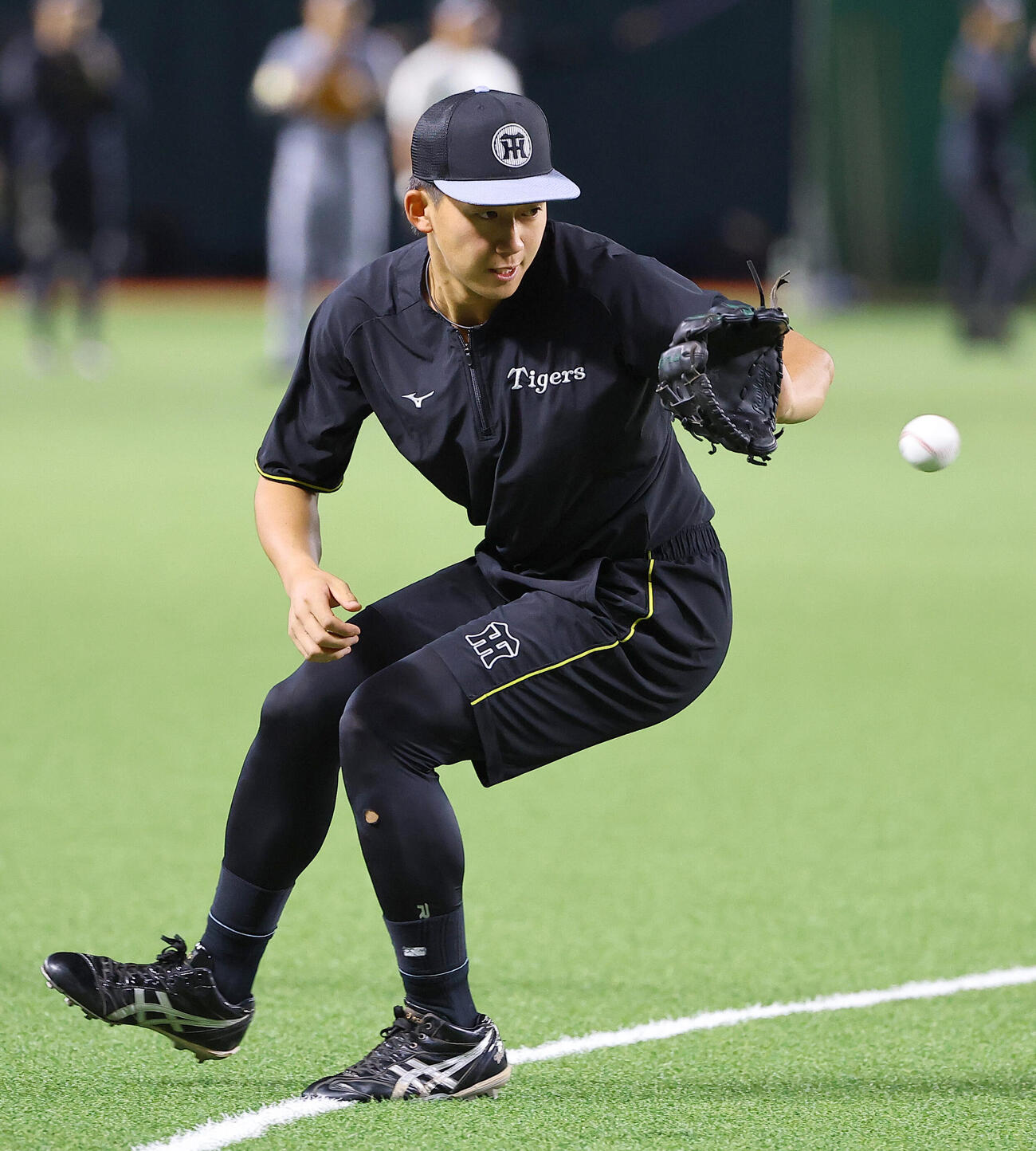 ソフトバンク対阪神　ノックを受ける立石正広（撮影・上田博志）