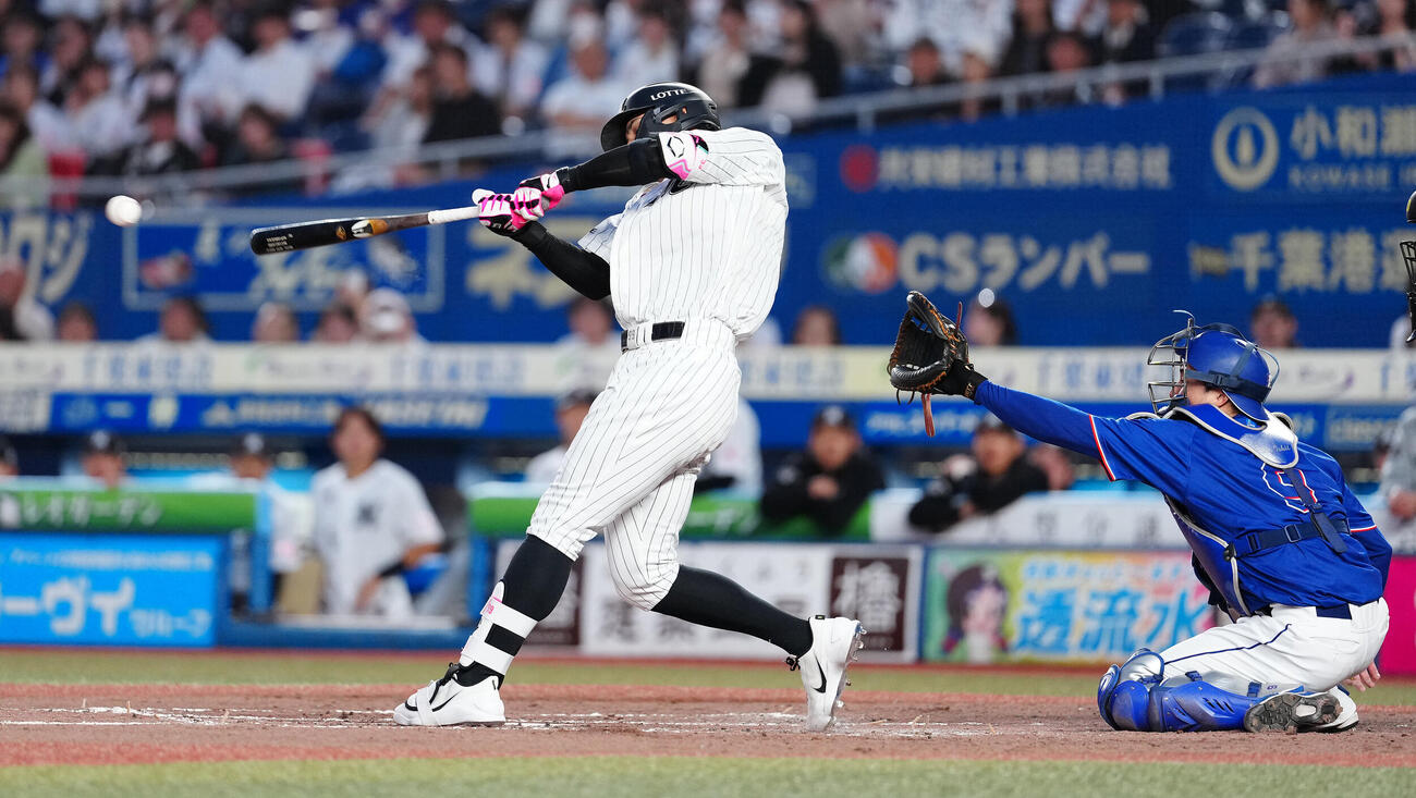 ロッテ対中日　3回裏ロッテ2死三塁、適時打を放つネフタリ・ソト（撮影・鈴木みどり）＝2026年6月11日