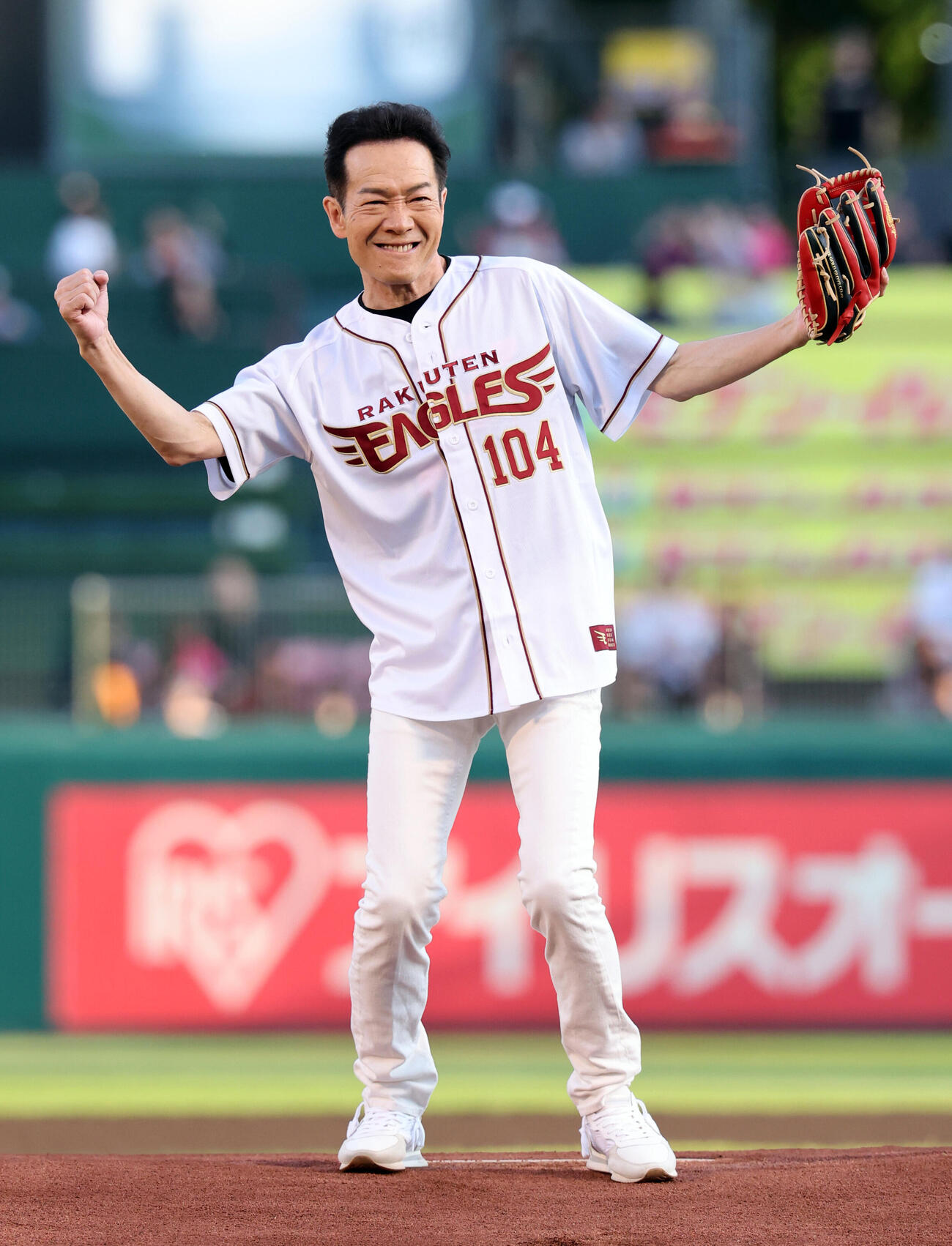 楽天対巨人　セレモニアルピッチを務めた田原俊彦（撮影・浅見桂子）＝26年6月11日