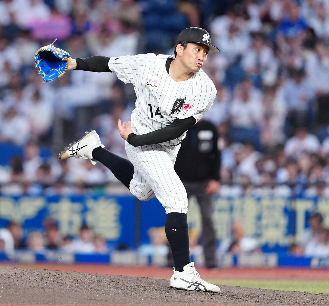 ロッテ対中日　先発し力投するロッテ小島和哉（撮影・鈴木みどり）