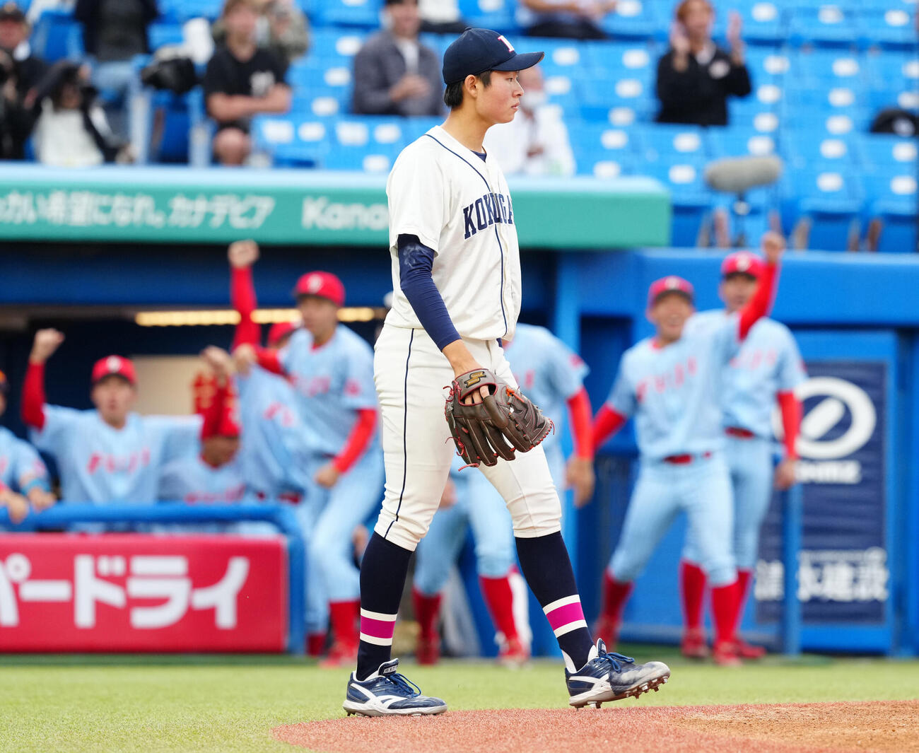 全日本大学野球選手権　準々決勝　富士大対国学院大　2回表富士大1死二塁、高橋昇聖に先制適時打を浴びた中井遥次郎（撮影・江口和貴）