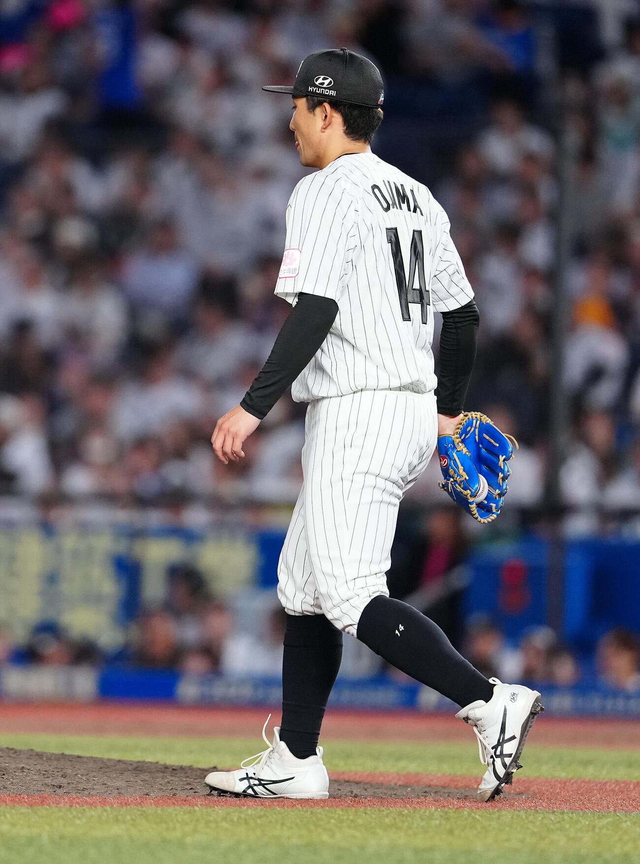 ロッテ対中日　4回表中日2死、細川成也にソロ本塁打を浴び、ぼうぜんとする小島和哉（撮影・鈴木みどり）
