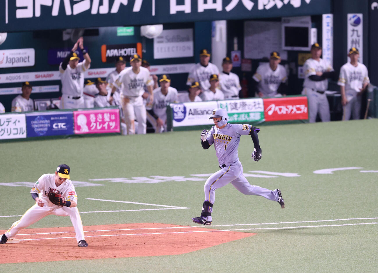 ソフトバンク対阪神　9回表阪神2死一塁、森下翔太は二ゴロに終わる（撮影・梅根麻紀）