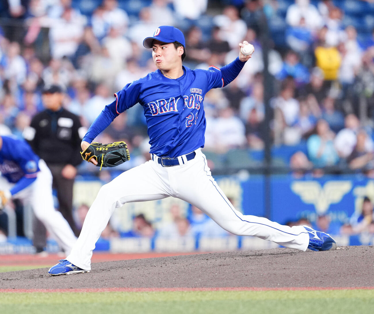 ロッテ対中日　力投する中日先発の金丸夢斗（撮影・鈴木みどり）