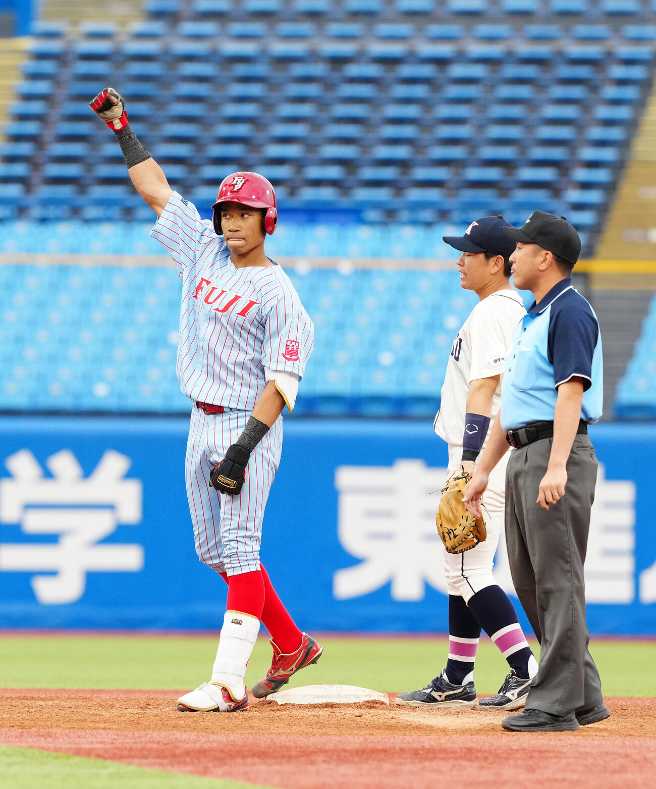 全日本大学野球選手権　準々決勝　富士大対国学院大　2回表富士大1死、二塁打を放ったウメビンユオ・チネード優（撮影・江口和貴）