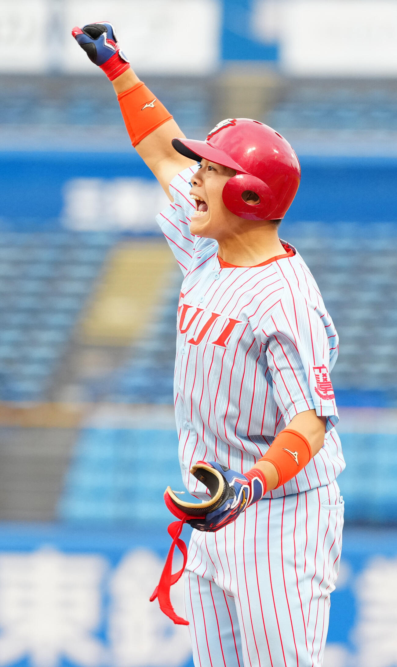 全日本大学野球選手権　準々決勝　富士大対国学院大　2回表富士大1死二塁、先制適時打を放ち、ガッツポーズの高橋昇聖（撮影・江口和貴）
