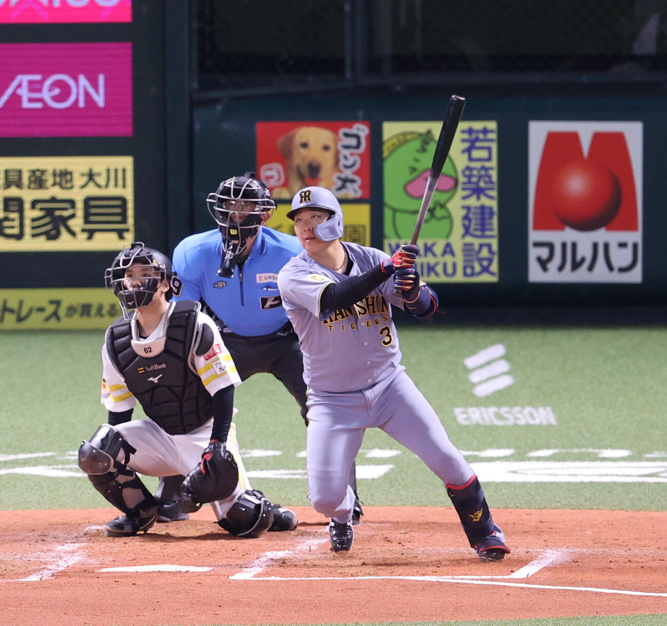 ソフトバンク対阪神　4回表阪神2死、大山悠輔は右越えに先制本塁打を放つ（撮影・梅根麻紀）