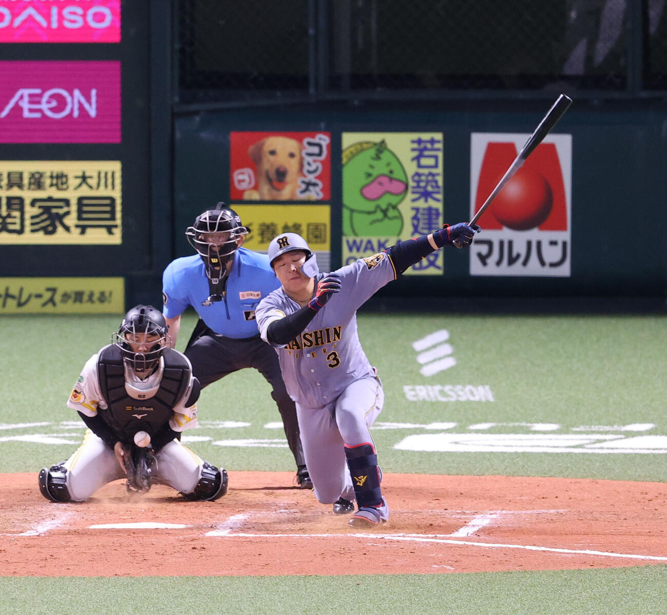 ソフトバンク対阪神　7回表阪神2死満塁、大山悠輔は空振りの三振に終わる（撮影・梅根麻紀）
