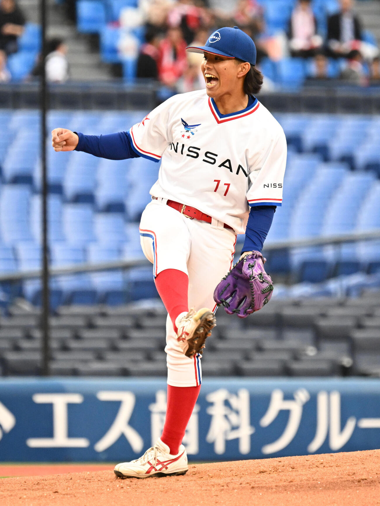 力投する日産自動車先発の砂川羅杏（撮影・千葉一成）