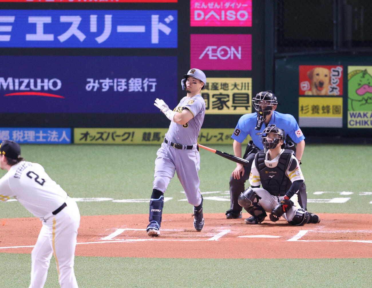 ソフトバンク対阪神　6回表阪神1死、佐藤輝明は右前打を放つ（撮影・梅根麻紀）