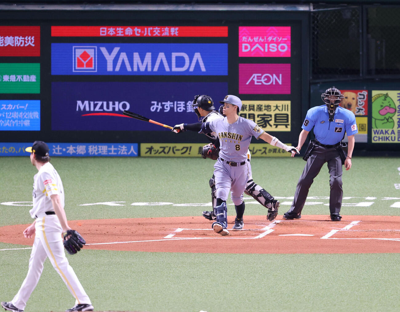 ソフトバンク対阪神　1回表阪神2死二塁、佐藤輝明は空振りの三振に終わる（撮影・梅根麻紀）