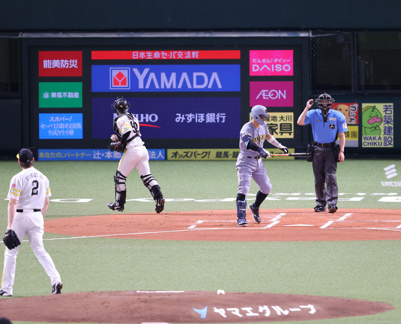 ソフトバンク対阪神　1回表阪神2死二塁、佐藤輝明は空振りの三振に終わる（撮影・梅根麻紀）