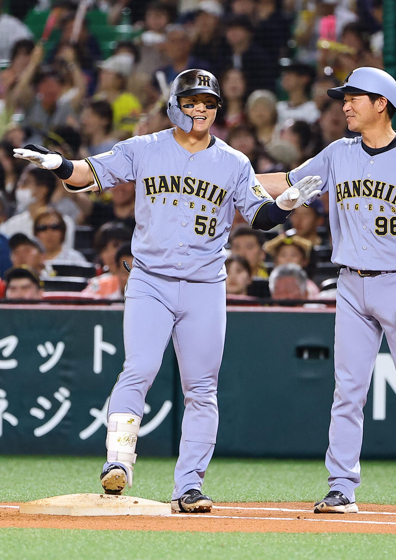 ソフトバンク対阪神　6回表阪神1死一、二塁、前川右京は同点適時打を放つ（撮影・上田博志）