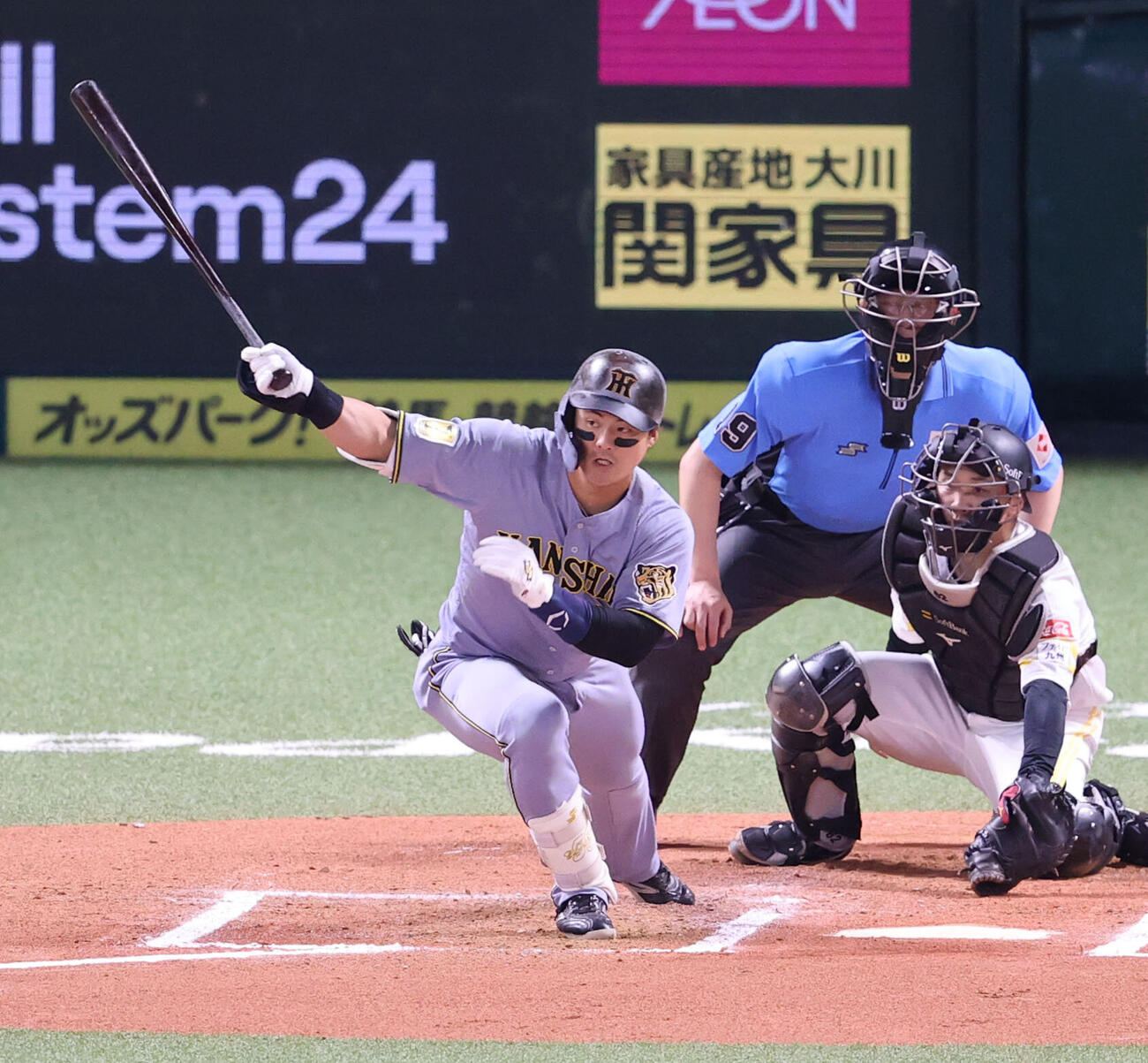 ソフトバンク対阪神　6回表阪神1死一、二塁、前川右京は右前に同点適時打を放つ（撮影・梅根麻紀）