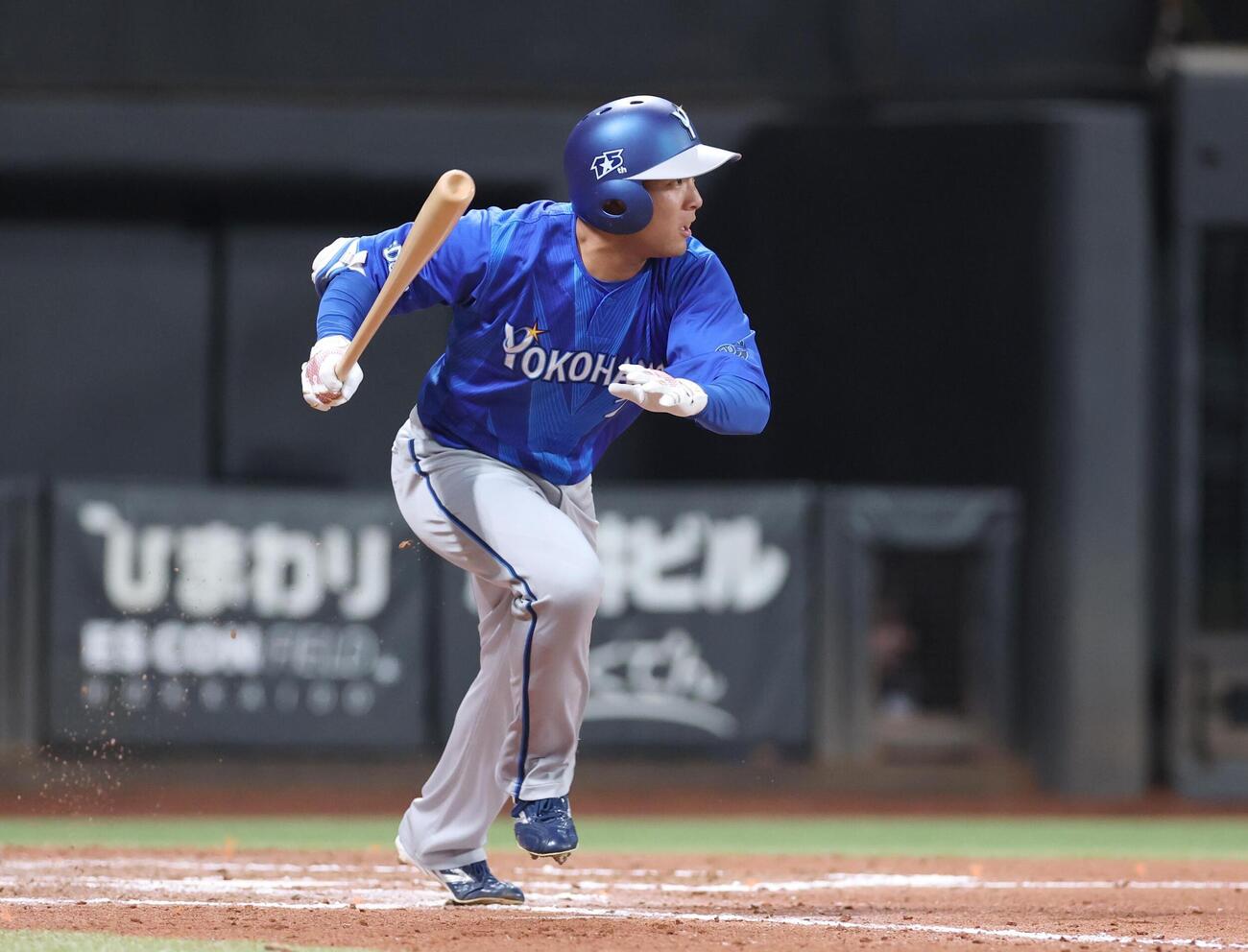 日本ハム対DeNA 7回表DeNA2死、安打を放つ勝又温史（撮影・黒川智章）