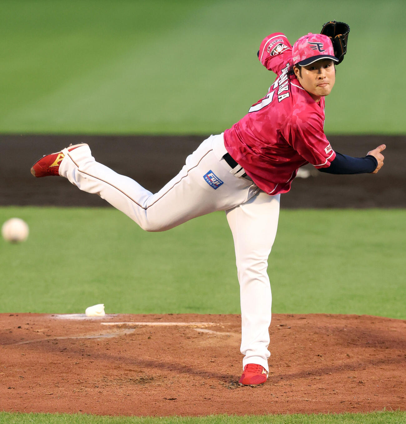 楽天対巨人　力投する楽天先発の滝中瞭太（撮影・浅見桂子）＝2026年6月11日