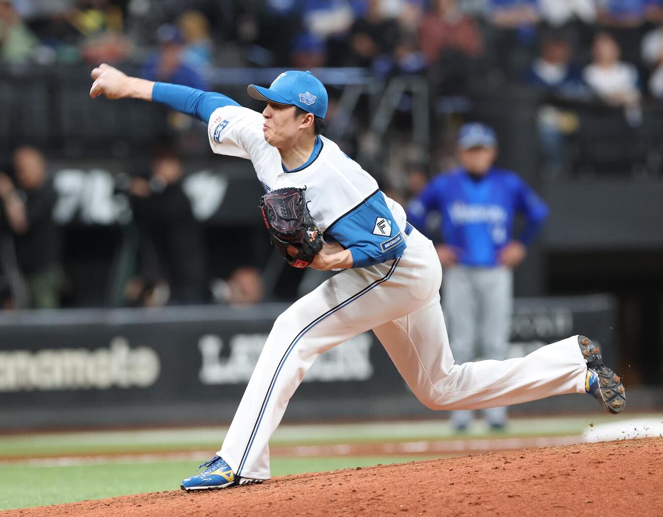 日本ハム対DeNA 8回に登板の田中正義（撮影・黒川智章）