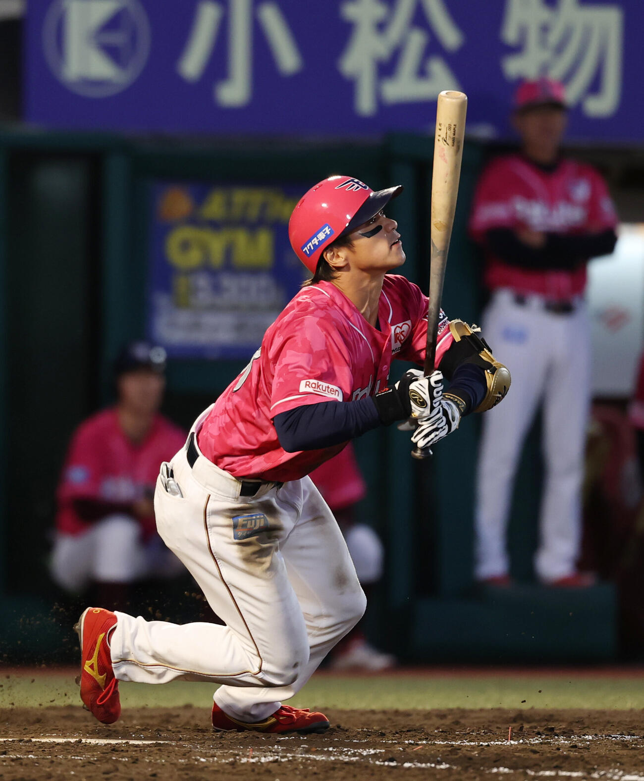 楽天対巨人　4回裏楽天無死、内野安打を放つ平良竜哉（撮影・増田悦実）