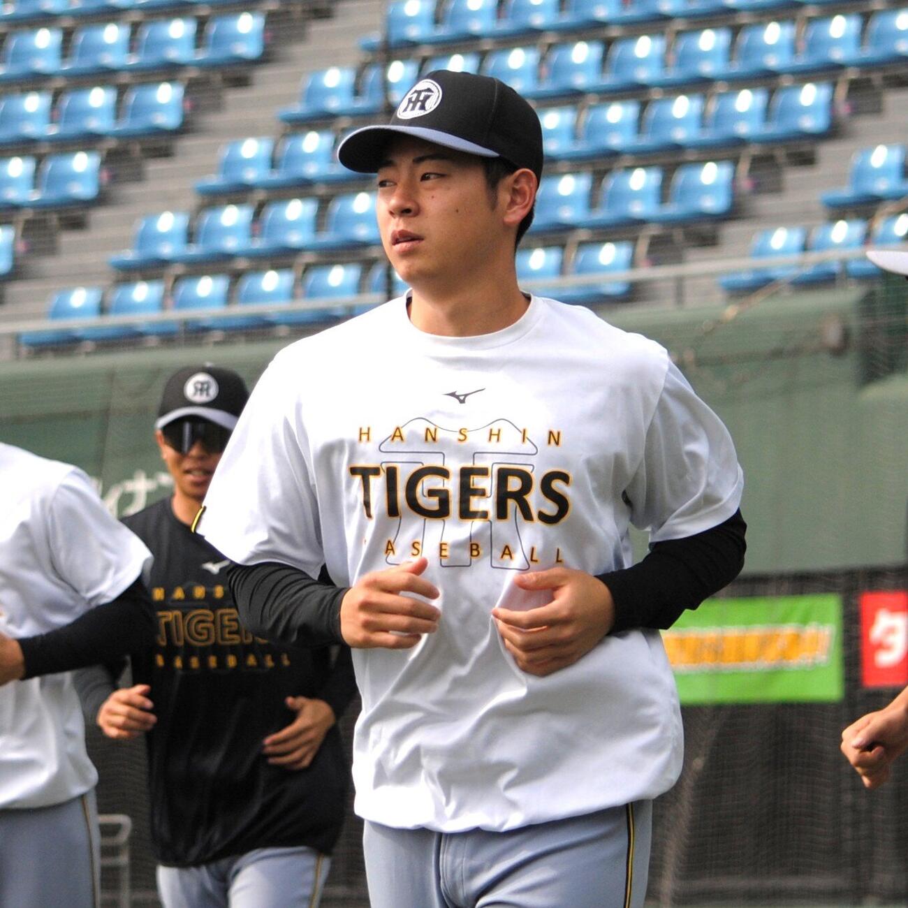 ファーム・リーグ西地区ソフトバンク戦に合流した阪神下村海翔（撮影・村松万里子）
