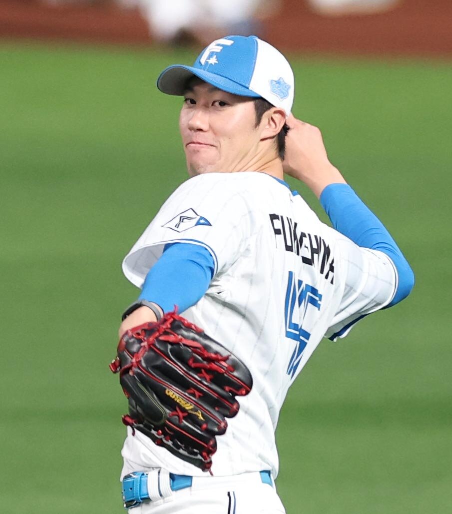 日本ハム対中日　キャッチボールする福島蓮（撮影・黒川智章）
