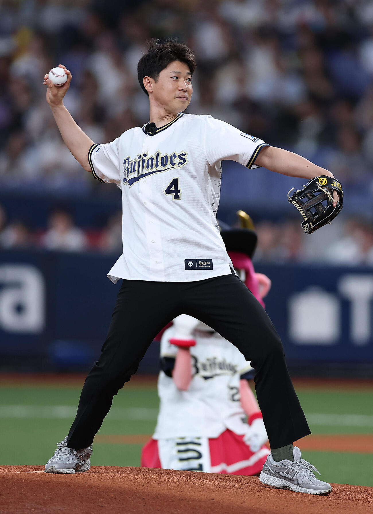 オリックス対阪神　始球式を務める大阪桐蔭OBの福森大翔さん（撮影・前田充）