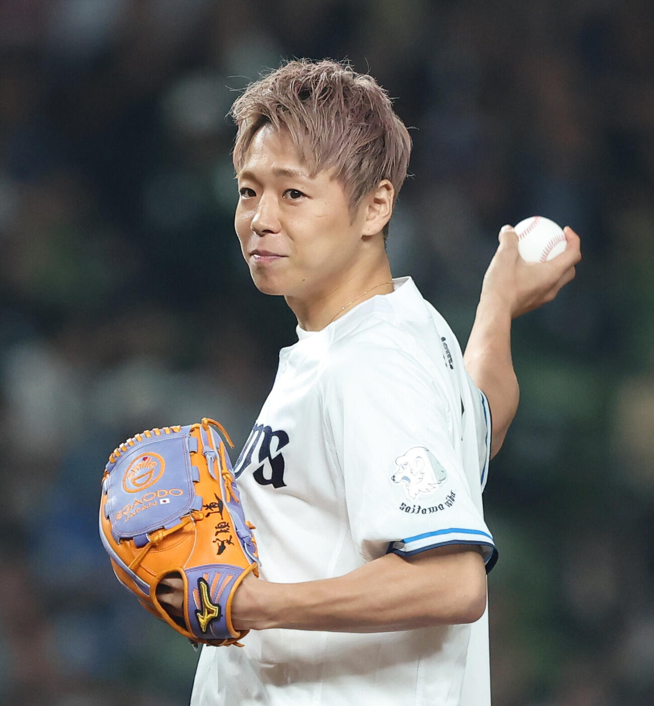 西武対巨人　始球式を務める武尊（撮影・河田真司）