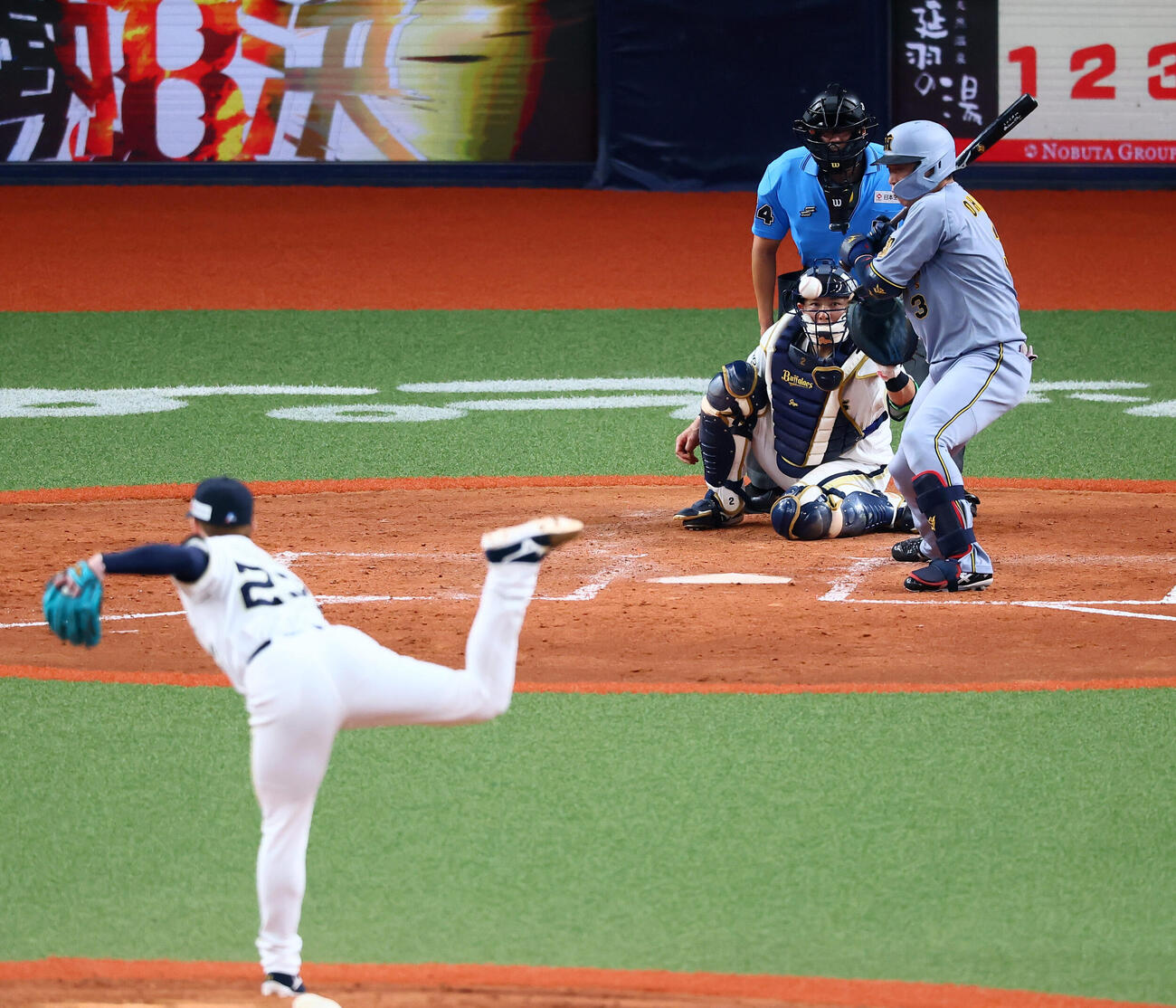 オリックス対阪神　5回表阪神2死満塁、大山悠輔は押し出し四球を選ぶ。投手吉田輝星（撮影・加藤哉）
