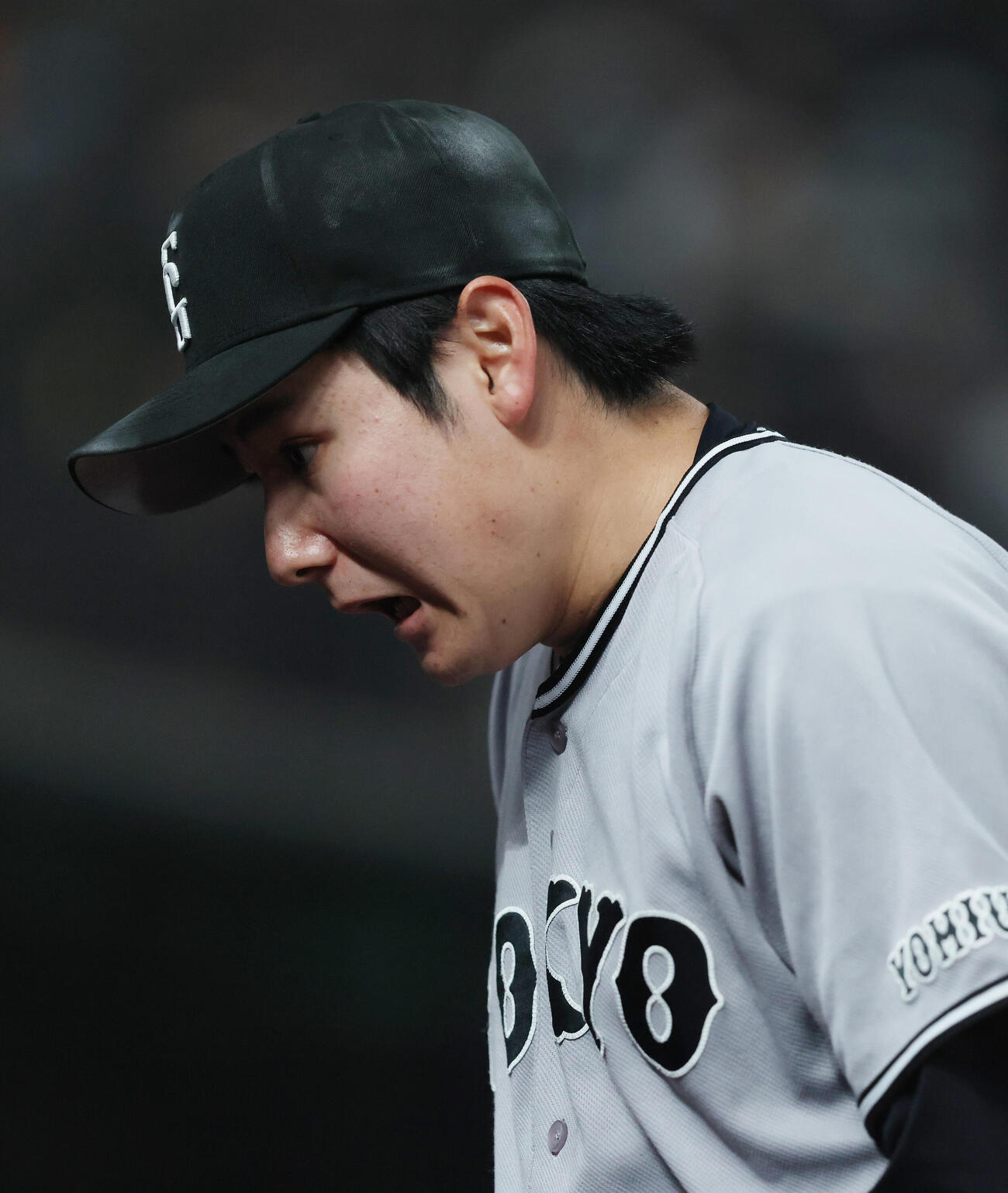 西武対巨人　7回裏を抑えベンチに戻る竹丸和幸（撮影・河田真司）