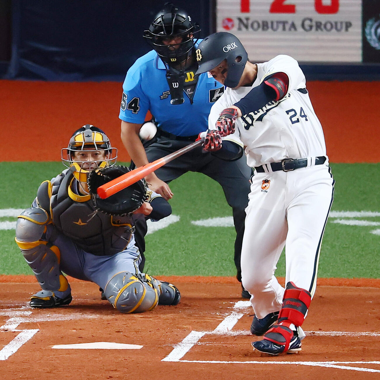 オリックス対阪神　1回裏オリックス1死、紅林弘太郎は左越えソロ本塁打を放つ（撮影・加藤哉）
