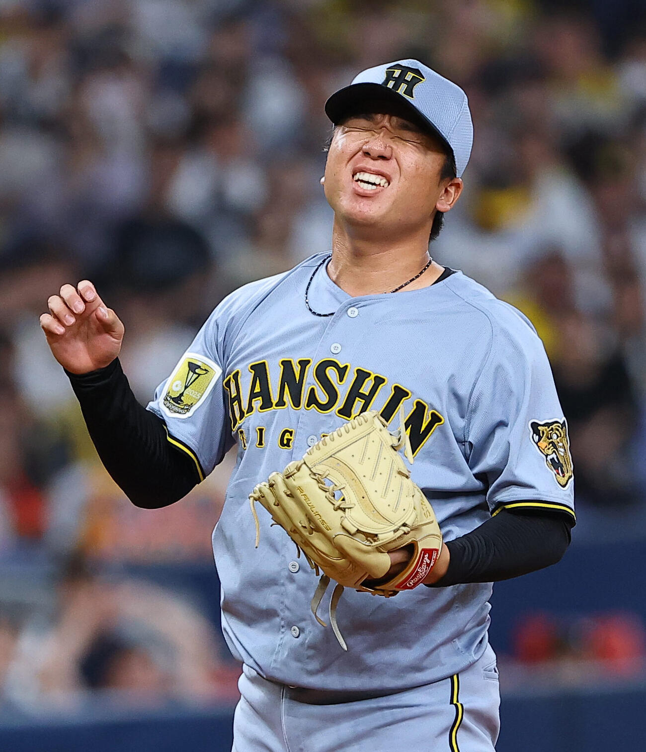 オリックス対阪神　2回裏オリックス2死一塁、若月健矢に四球を与えた村上頌樹は厳しい表情を見せる（撮影・上田博志）