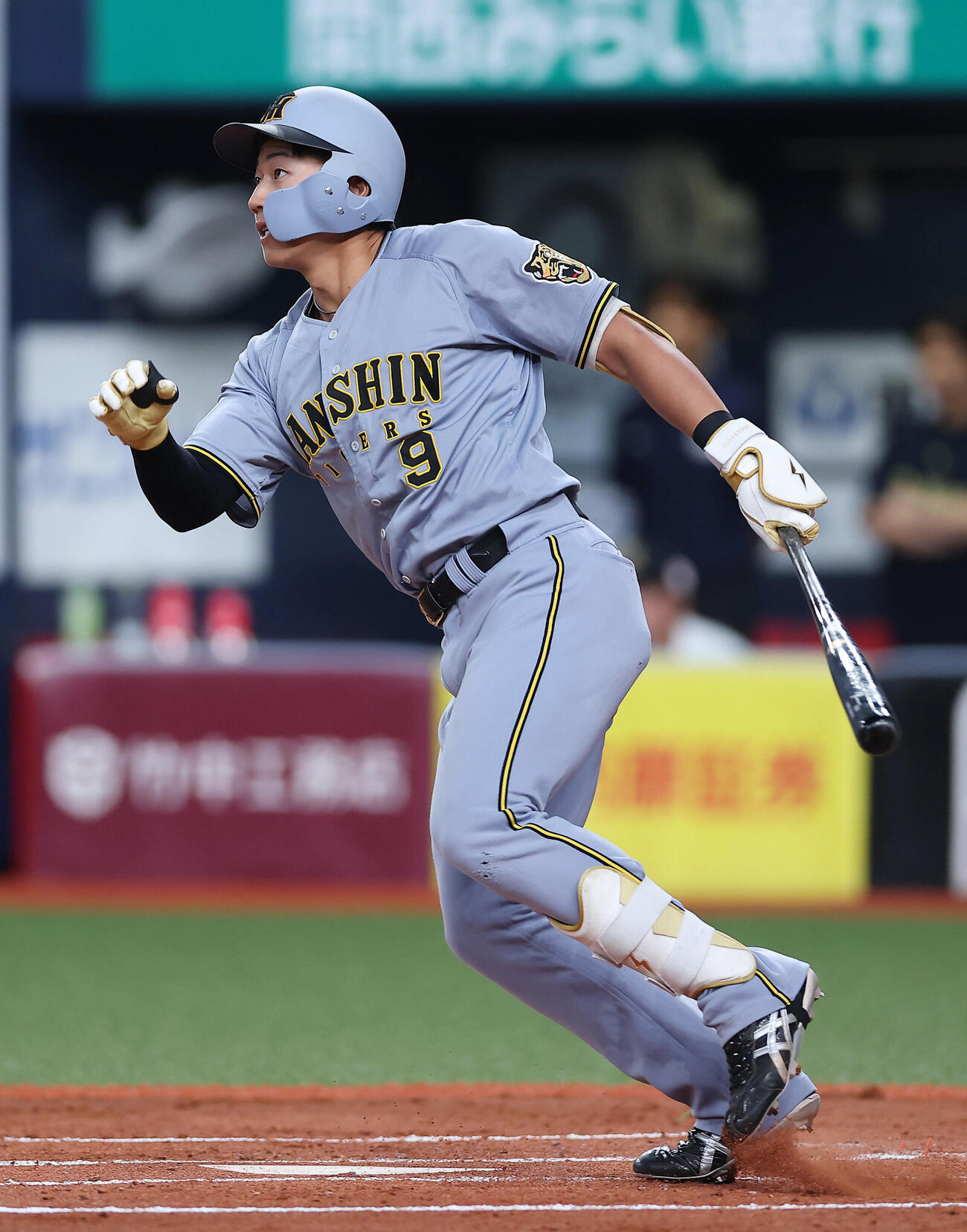 オリックス対阪神　2回表阪神1死一、二塁、遊飛に倒れる立石正広（撮影・前田充）